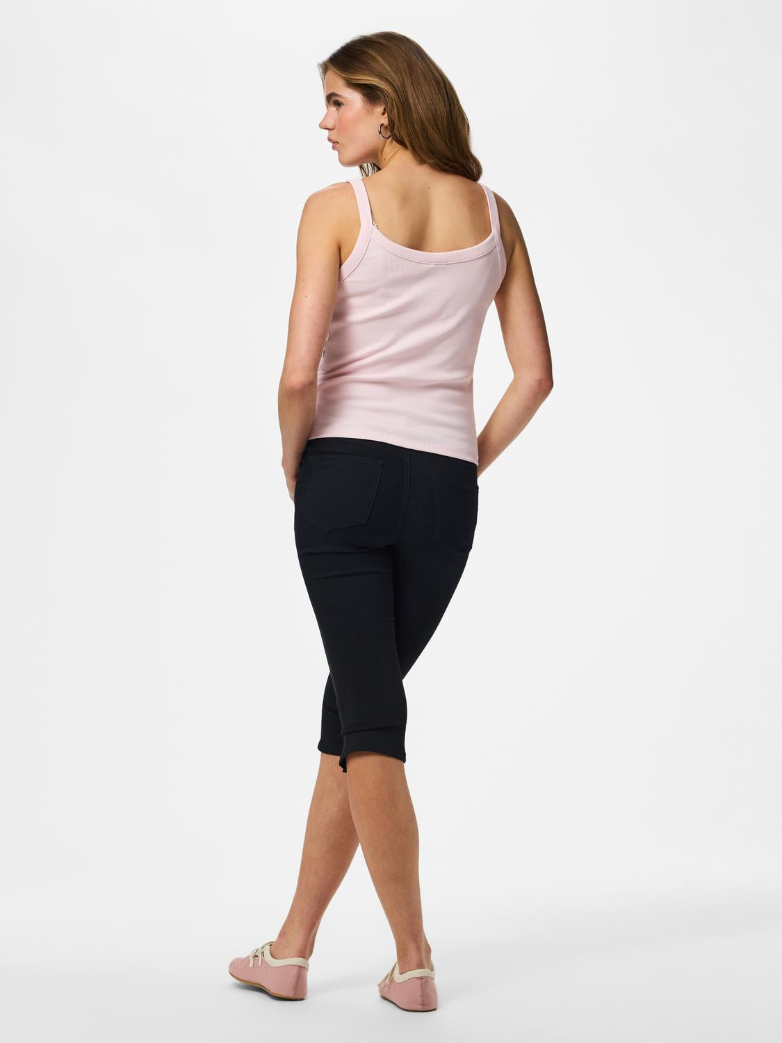 model_shot-back